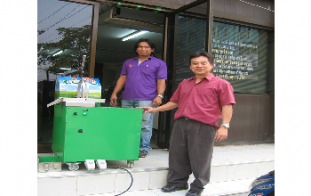 เครื่องผ่ามะพร้าวสด ระบบไฟฟ้า บริษัท เอฟแอนด์ บี บายดาวน์ จำกัด